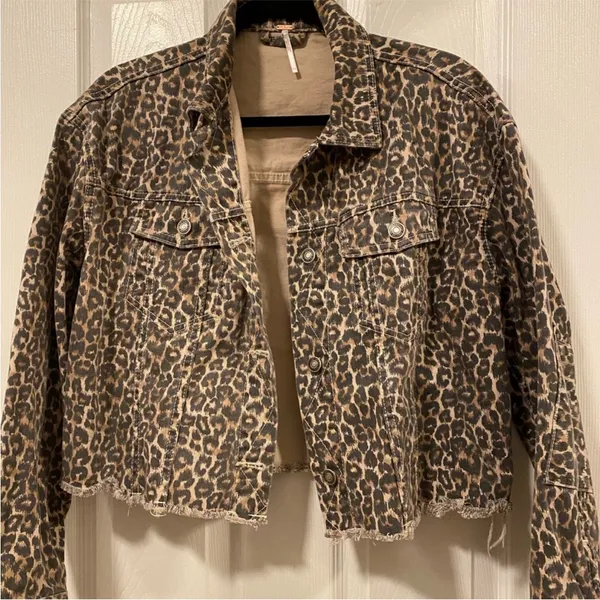 $158 NWOT Free People Cropped Leopard Oversized Denim Jacket XS - Image 8