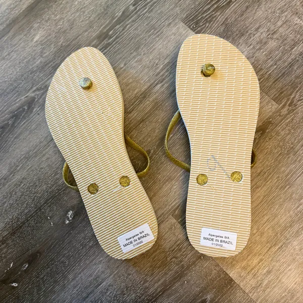 Havaianas Gold Flip Flops - Image 3
