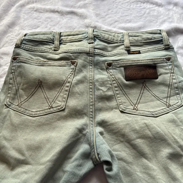 Wrangler High Rise Flare Bell bottom Jeans Size 26" X 32"RN 130273 CA 55394 - Image 3