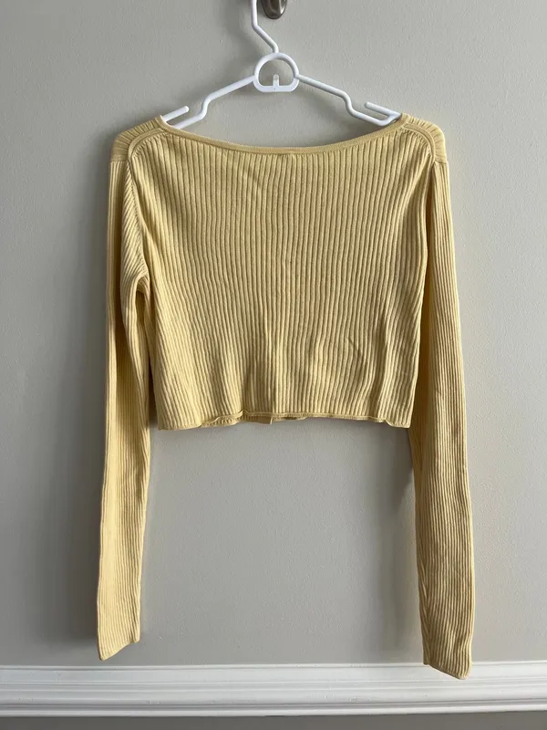 Uniqlo button down sweater - Image 2