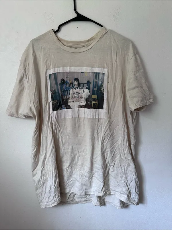 Crewneck Graphic T-Shirt in Light Gray - Image 2