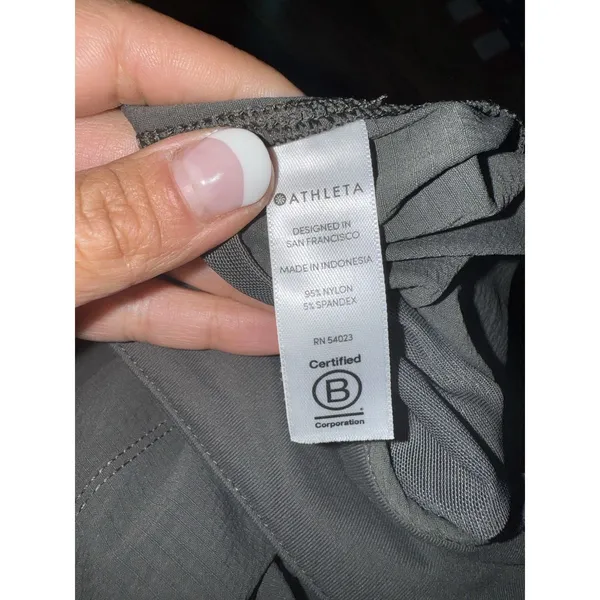 Athleta‎ Shorts Women's Olive Green Size 14 Stretch Shorts With Zipper Pockets - Image 6
