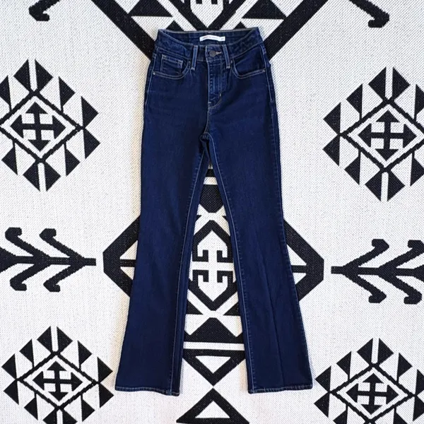 Levi’s 725 High Rise Bootcut Jeans in Cast Shadows - Dark Wash Size 23 - Image 4