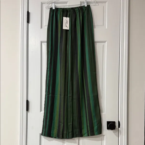NWT Plush Revolve 2 piece day to evening pant set SIZE S - Image 13