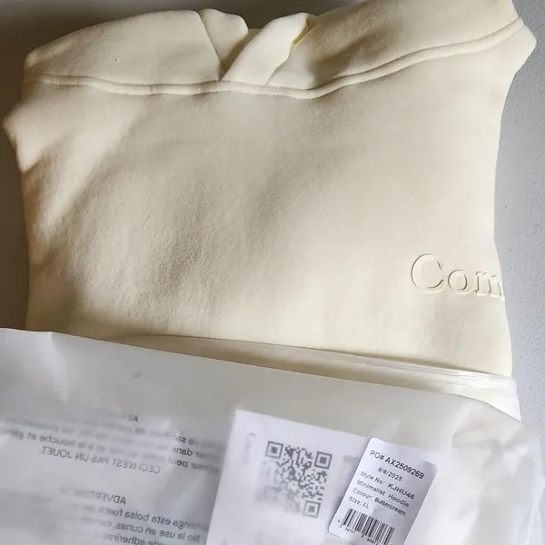 NWT Comfrt Buttercream hoodie in a size XL. Unisex - Image 2