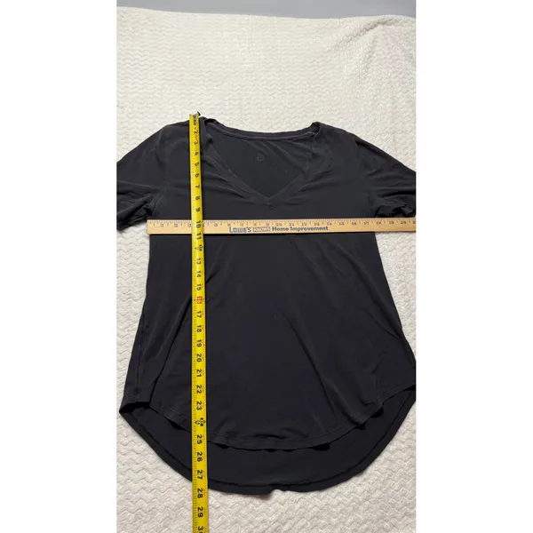 Lululemon Love Tee V Short Sleeve V-Neck Shirt Black Curved Hem Size 12 4572 - Image 3