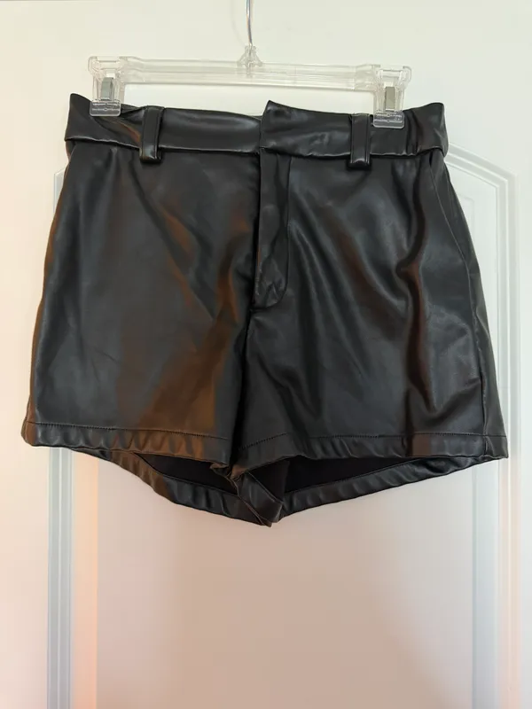 SHEIN Shorts Black - Image 3
