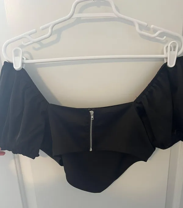 Forever 21 black silk crop top - Image 4