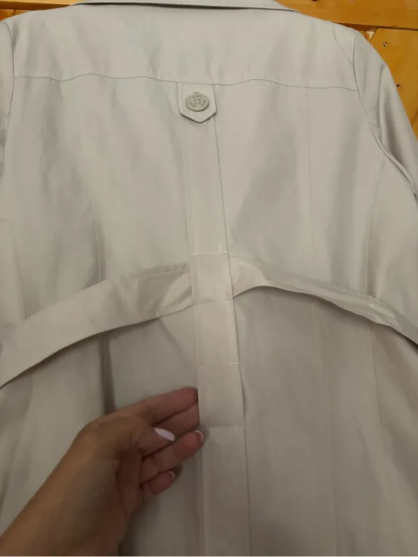 DKNY Muslin Double-Breasted Trench Coat with Belt - Size M‎ - DKNY Style 06134 - Image 11