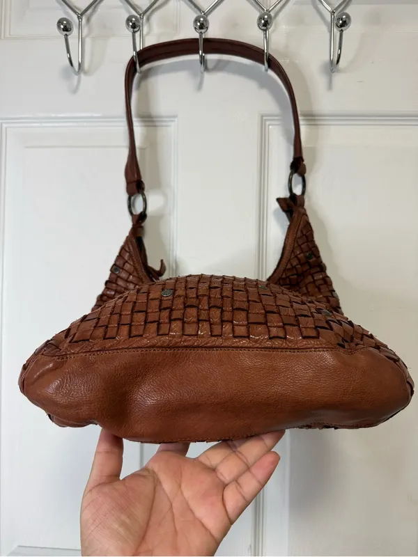 HARBOUR 2nd Braided leather shoulder bag Tuula model from in cognac color - Image 4