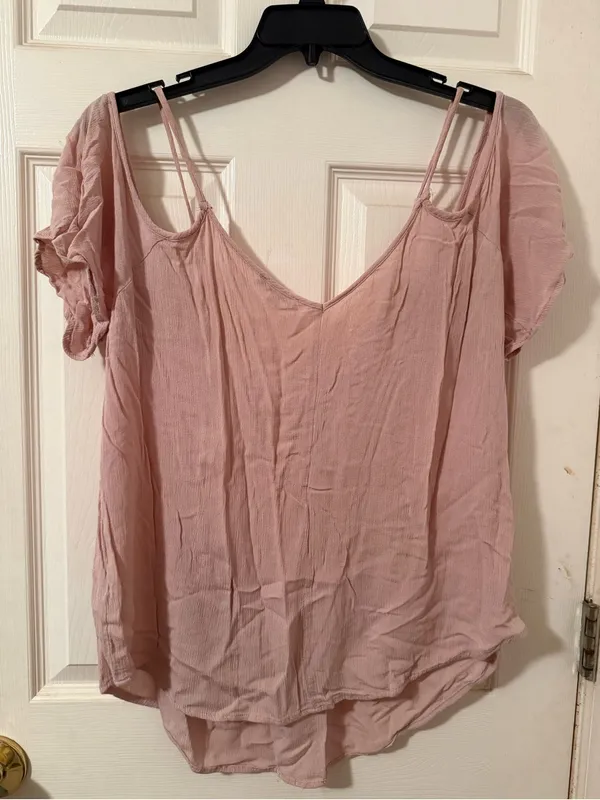 Charlotte Russe Dusty Rose Cold-Shoulder Top with Cream Crochet - Image 4