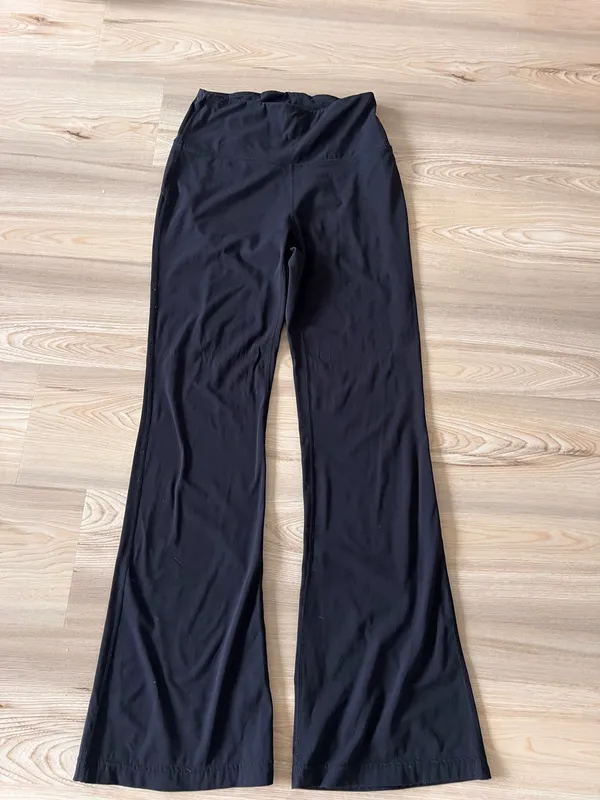 Quince ultra form high rise flared pant - Image 4