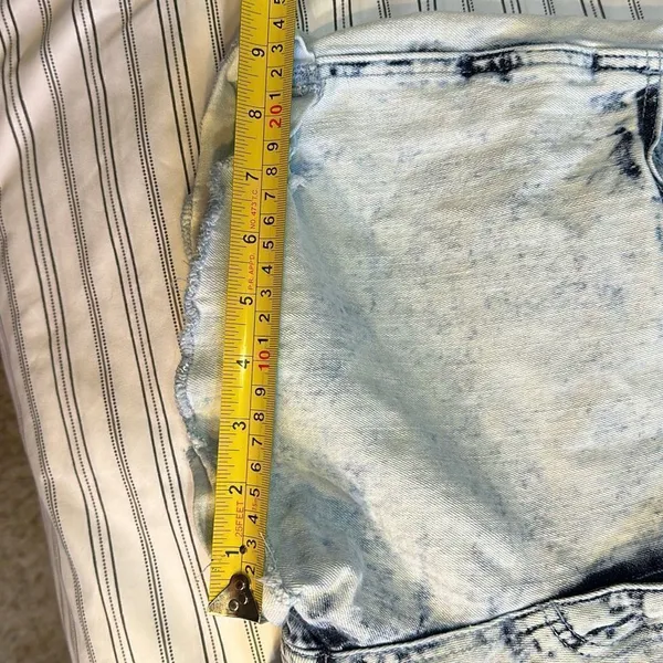 Angels Kiss Jean Shorts Size 17. Waist: 34 inches - Image 5