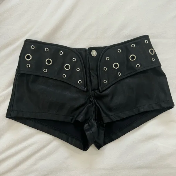 Edikted Shorts Micro Leather - Image 2