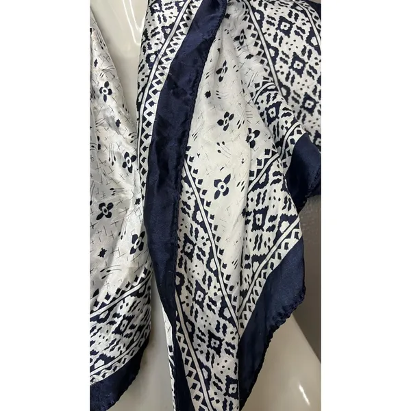 Source Unknown Silky Scarf Shawl Womens One Size White Navy Blue Bandana Print Geometric Square - Image 2