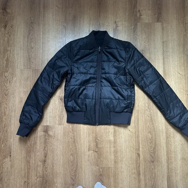 Lululemon Women's Black Reversible Insulated Bomber Jacket Size 2 - Image 5