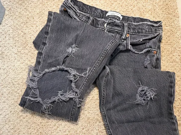 Abercrombie High-Rise The Dad Jeans - Image 2