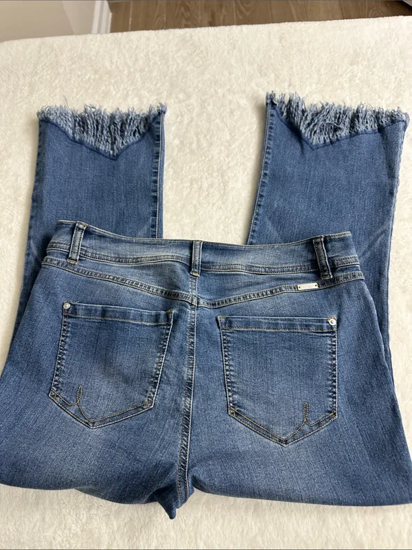 INC International Concepts Medium Blue Cropped Raw-Hem Jeans - Image 4