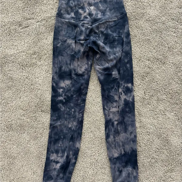 Lululemon Athletica Blue and Cream Tie-Dye Leggings - Image 2