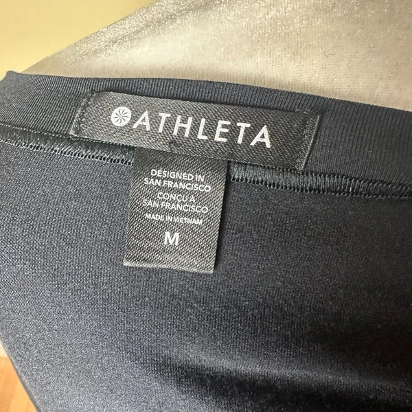 ATHLETA Drape Neck Short Sleeve Knit Top T Shirt Blouse Size Medium - Image 9