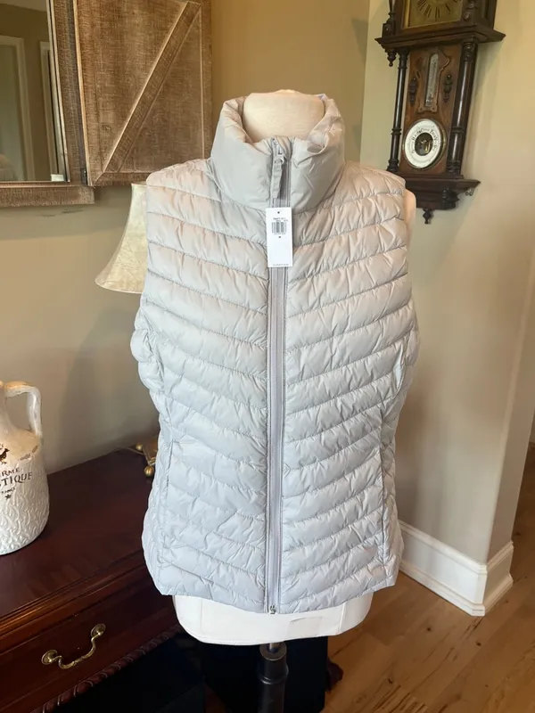 Water Resistant Zip Up Champagne Vest New - Image 9