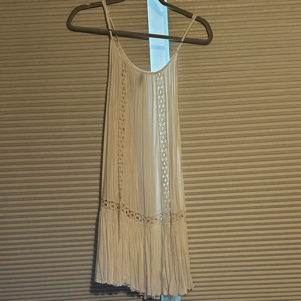 Elegant Cream Sleeveless Dress - Image 2