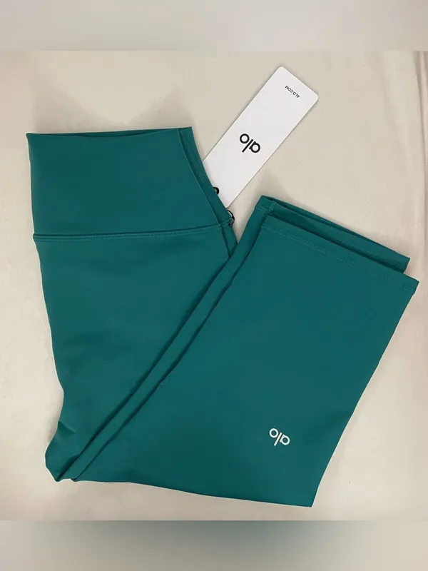 Alo Yoga NWT 16” High Waist Airbrush Capri Leggings Emerald Isle Green Size L - Image 6