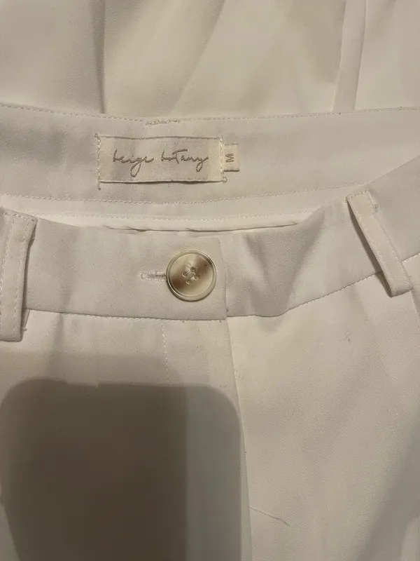 Wide -Leg White High Waisted Dress Pants . Size M - Image 10