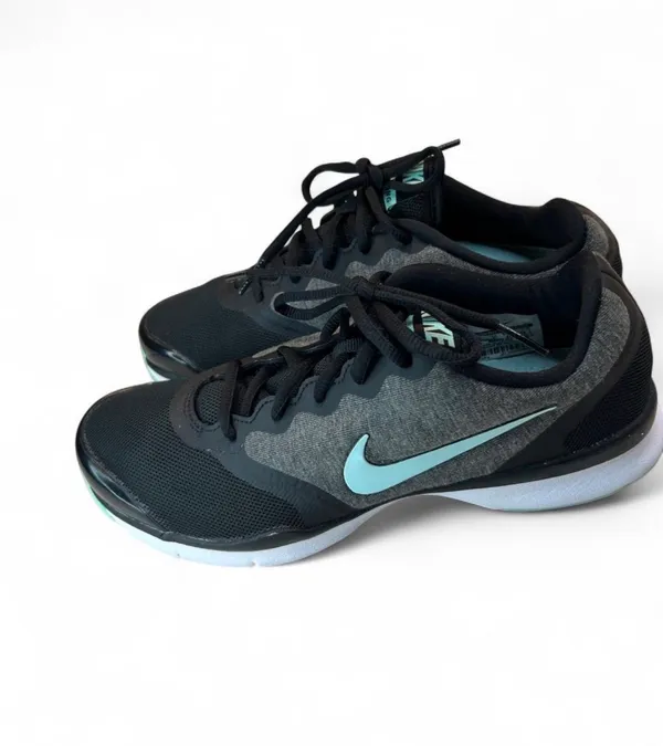 Nike Training TR4 Shoes Womens 8.5 Black & Gray Sneaker  - Image 2