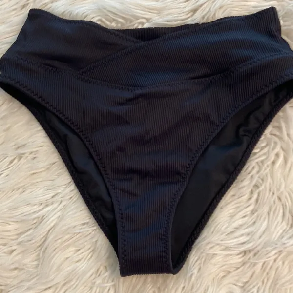 FABLETICS SWIM BOTTOM size L brand new color black waist 30” flat elastic - Image 5