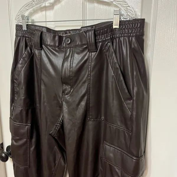American Eagle Women’s‎ Dark Brown Faux Leather Cargo Pants Size 18 Stretch - Image 5