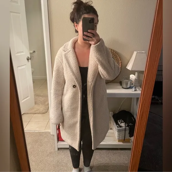 Uniqlo Women's Cream Sherpa Coat - Image 7