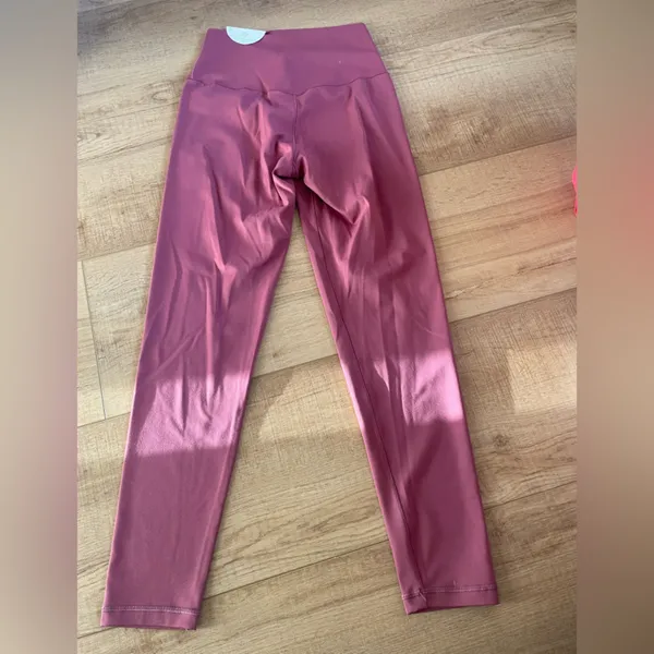 NWT Offline by Aerie real me lace up 7/8 leggings size M red Dusty rose/pink - Image 3