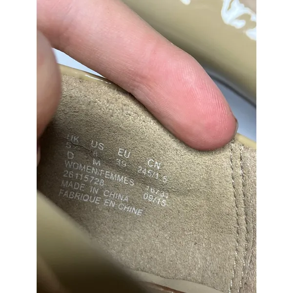 Clarks Artisan‎ Pumps Womens 8.5 Nude Beige Good Patent Leather Round Toe Heel - Image 9