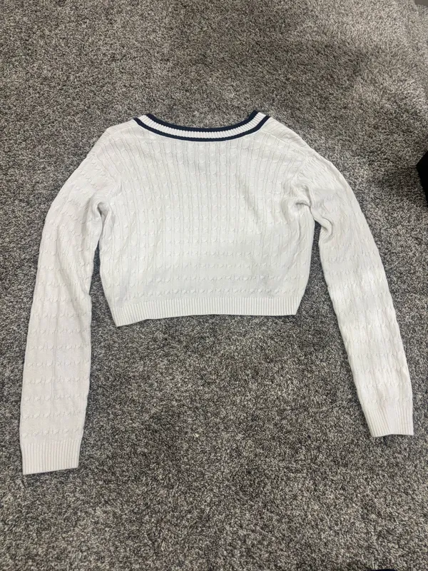 Hollister Sweater White Cropped - Image 3