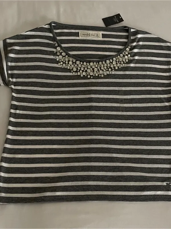NWT Abercrombie & Fitch Grey & White Striped Crystal Embellished Top XS - Image 3
