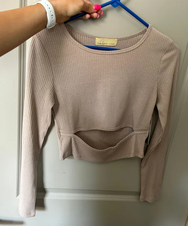 Cut Out Top Size M - Image 2