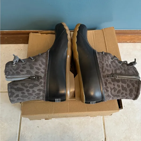 NEW Sperry Saltwater Animal Print Duck Boot Women's Size 7 NIB‎ - Image 5