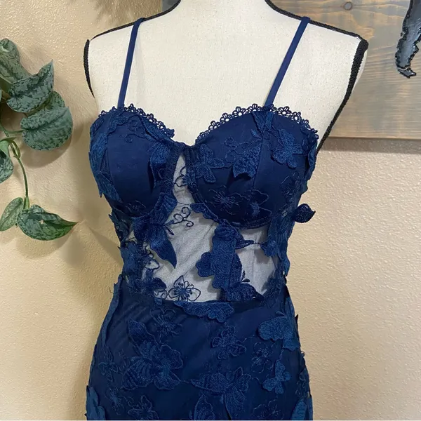 NWOT Navy Blue 3D Floral Appliqué Sheer Panel Gown Size Small - Image 2