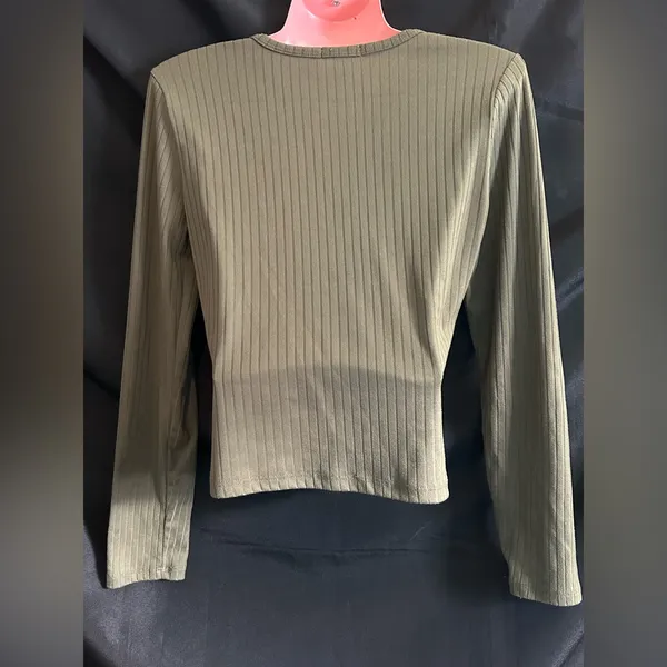 Love Streak Women’s Olive Green Yin Yang Long Sleeve Ribbed Crop Top SZ LG - Image 2