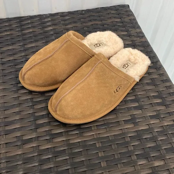 UGG Scuff suede slippers women’s size 6 - Image 4