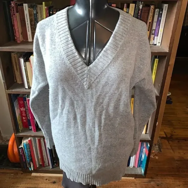Athleta cashmere wool blend v-neck tunic length heathered gray sweater - Image 2