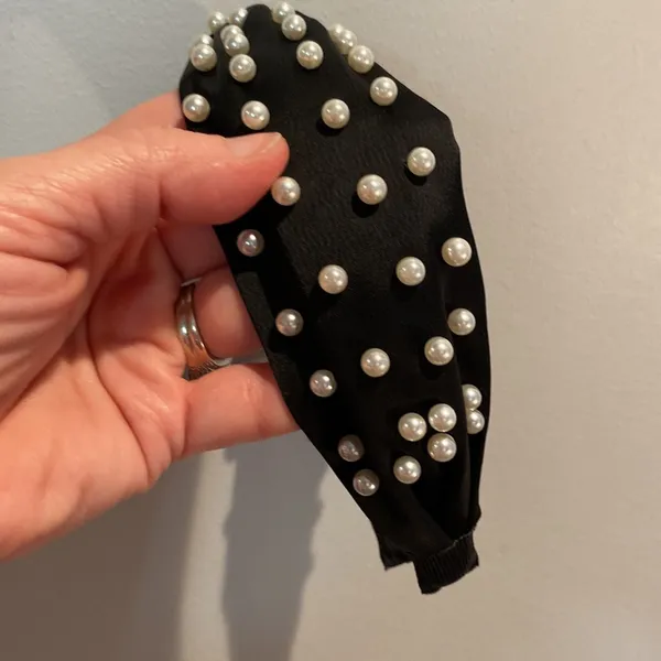 Black Headband with Pearls - Image 7