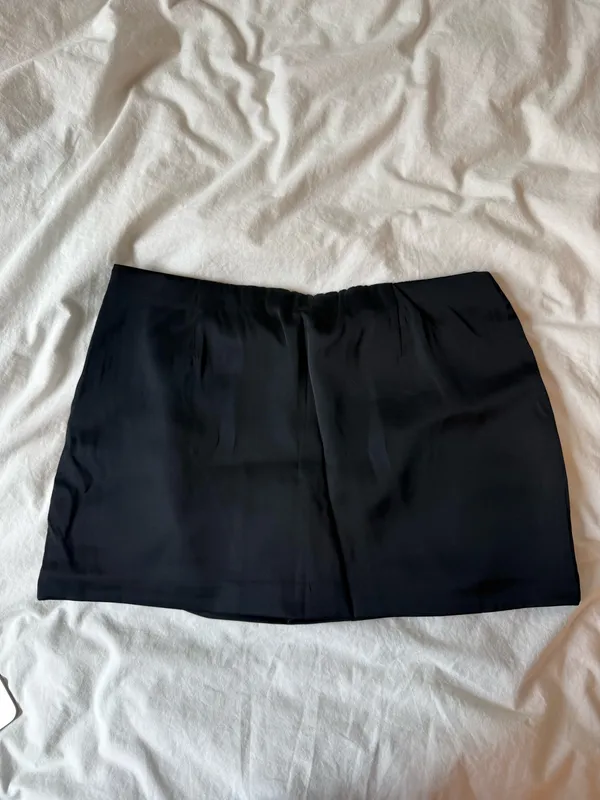 Abercrombie Scarlett Black Silk Mini Skort - Image 4