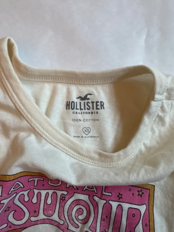 Hollister Cropped Baby Tee - Image 3