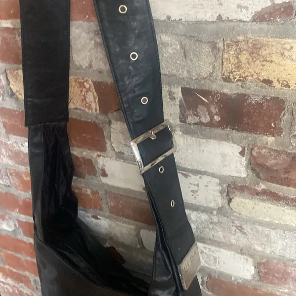 IIDA Black Faux Leather Large Zipper Tote Bag - Image 3