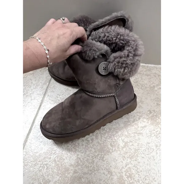 Ugg boots size 8 brown sheepskin fur women - Image 3