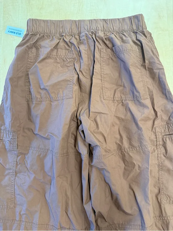 NWT! Old Navy Mid-Rise Cropped Barrel-Leg Utility Pants - Image 7