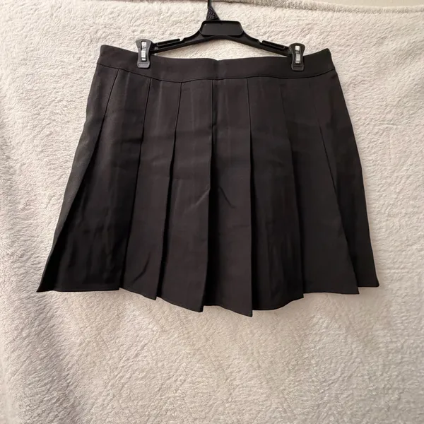 NWT Black pleated mini skort Size L - Image 3