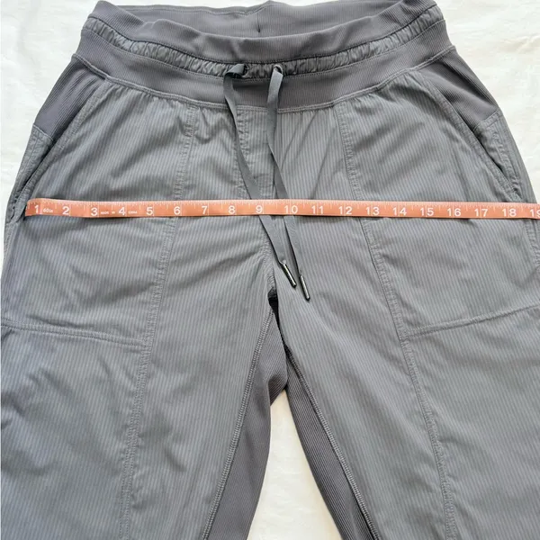 Lululemon dance studio Gray Size 6 cropped pants - Image 12